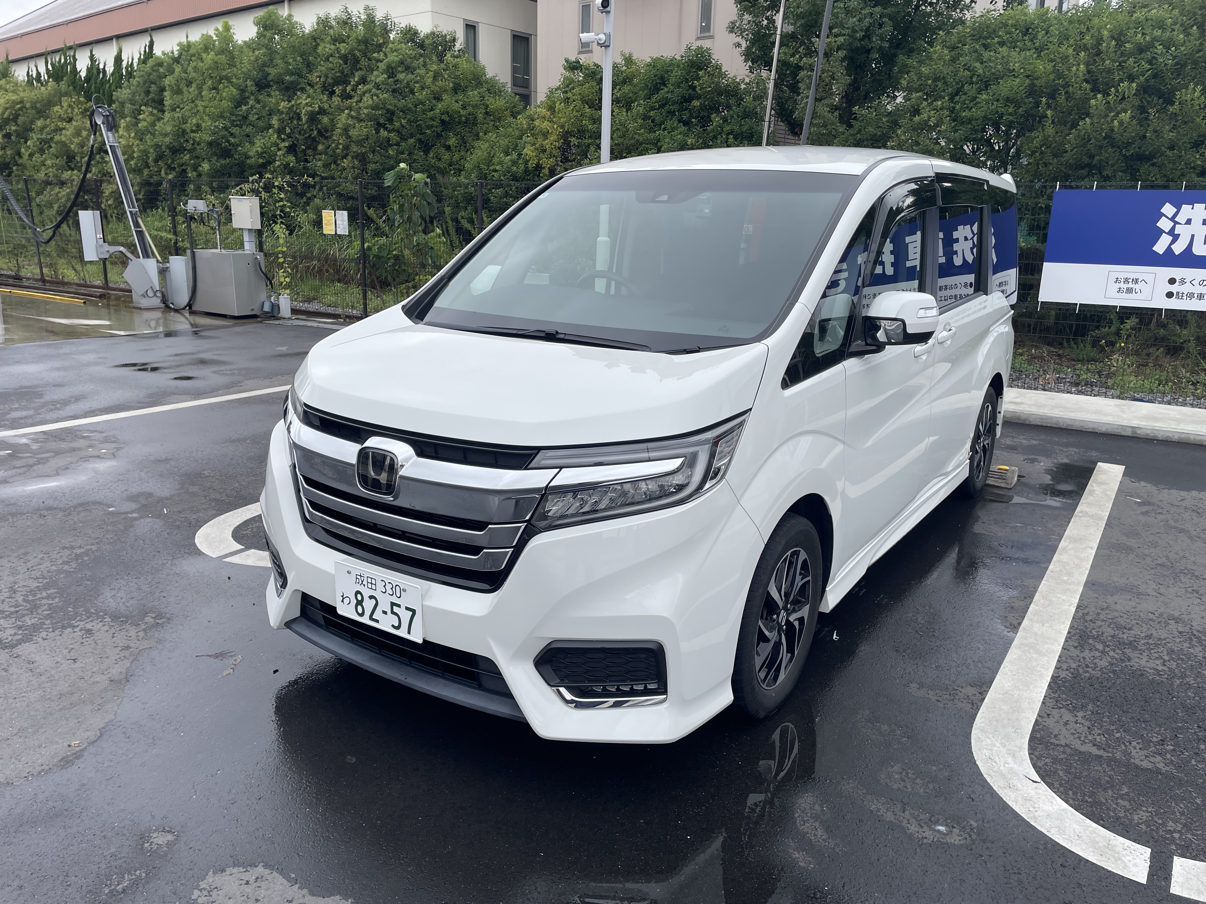 Honda STEP WGN SPADA 8人座-冠軍白